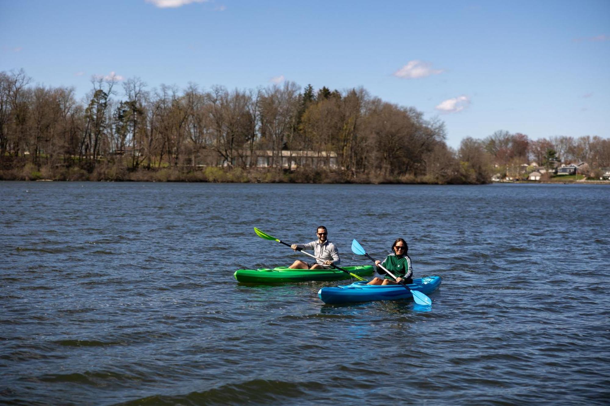 アクロン Hilltop Lakehouse - Free Kayaks Deck Plxヴィラ エクステリア 写真