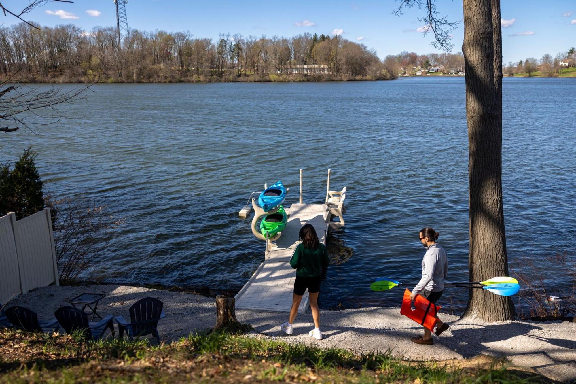 アクロン Hilltop Lakehouse - Free Kayaks Deck Plxヴィラ エクステリア 写真