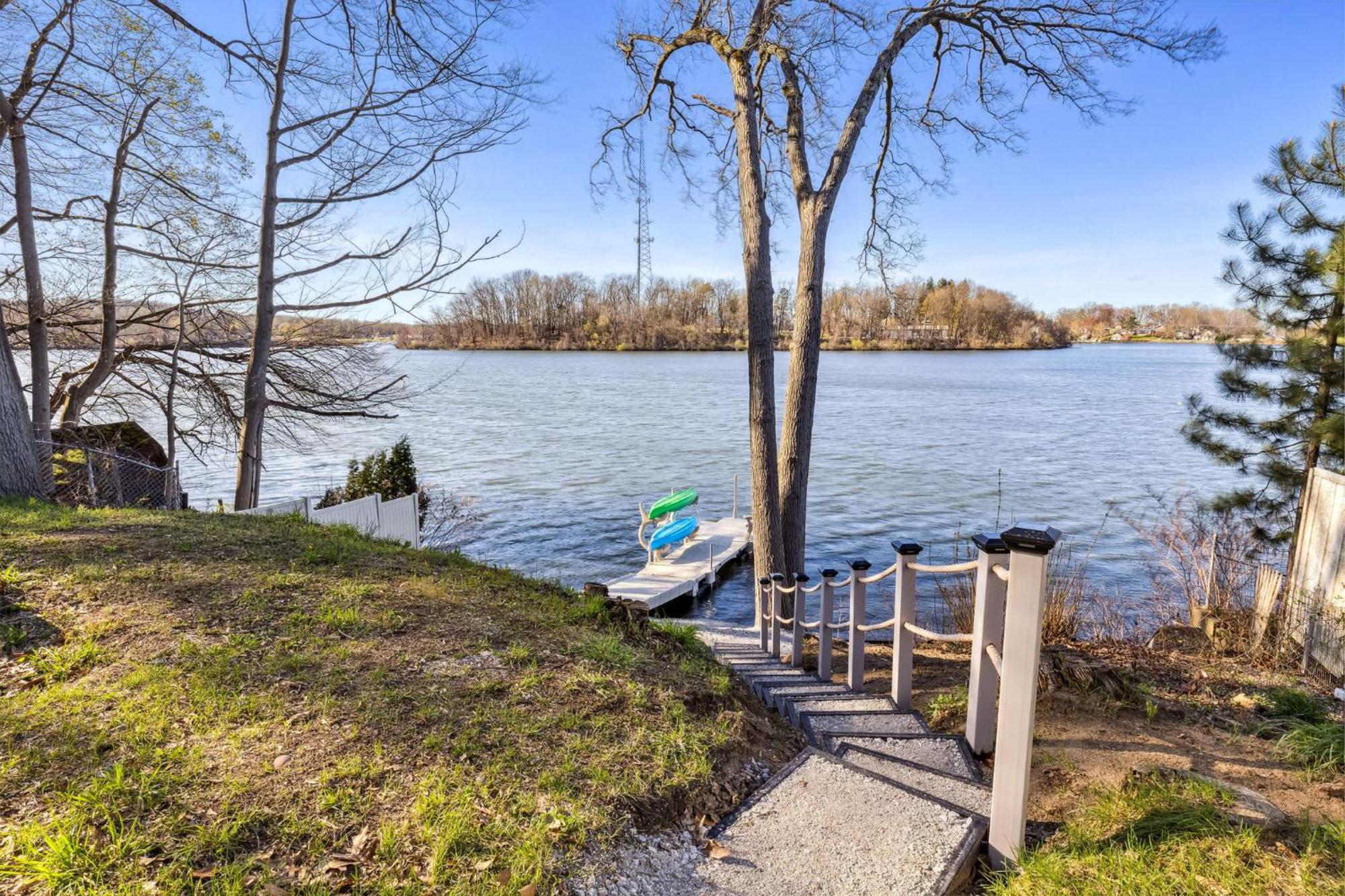 アクロン Hilltop Lakehouse - Free Kayaks Deck Plxヴィラ エクステリア 写真